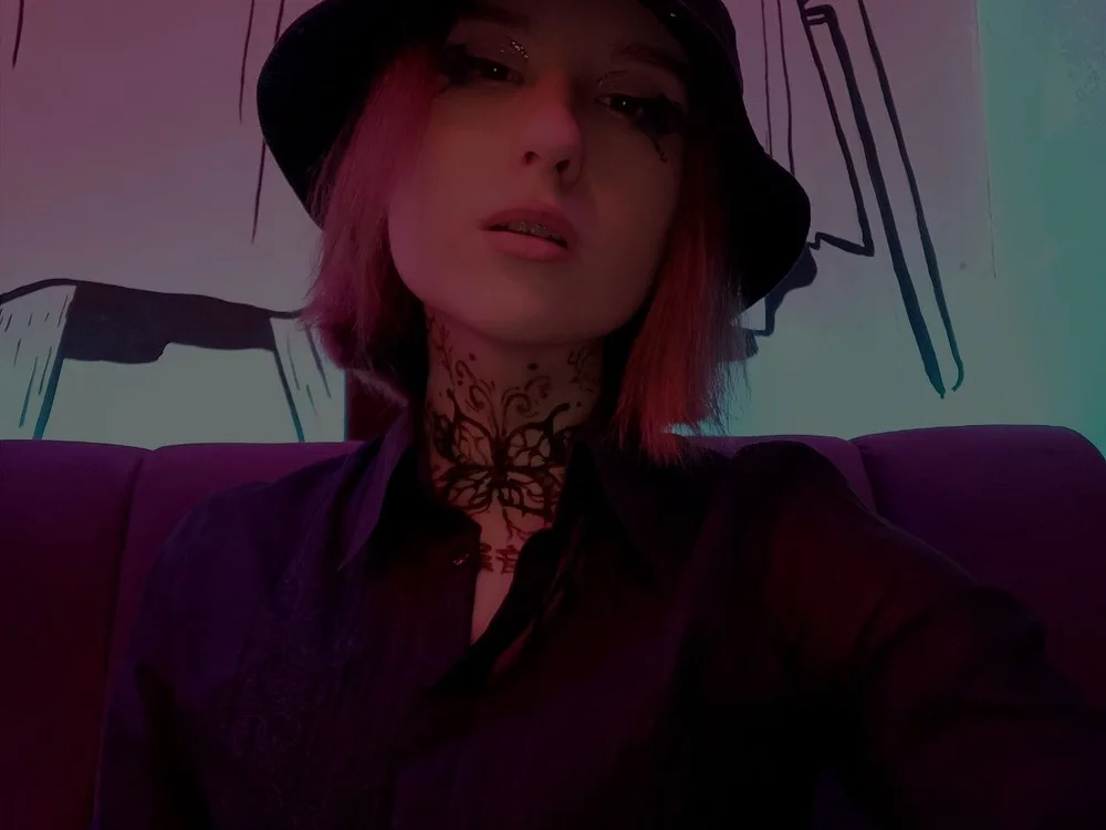 EllenLoge's Offline Chat Room