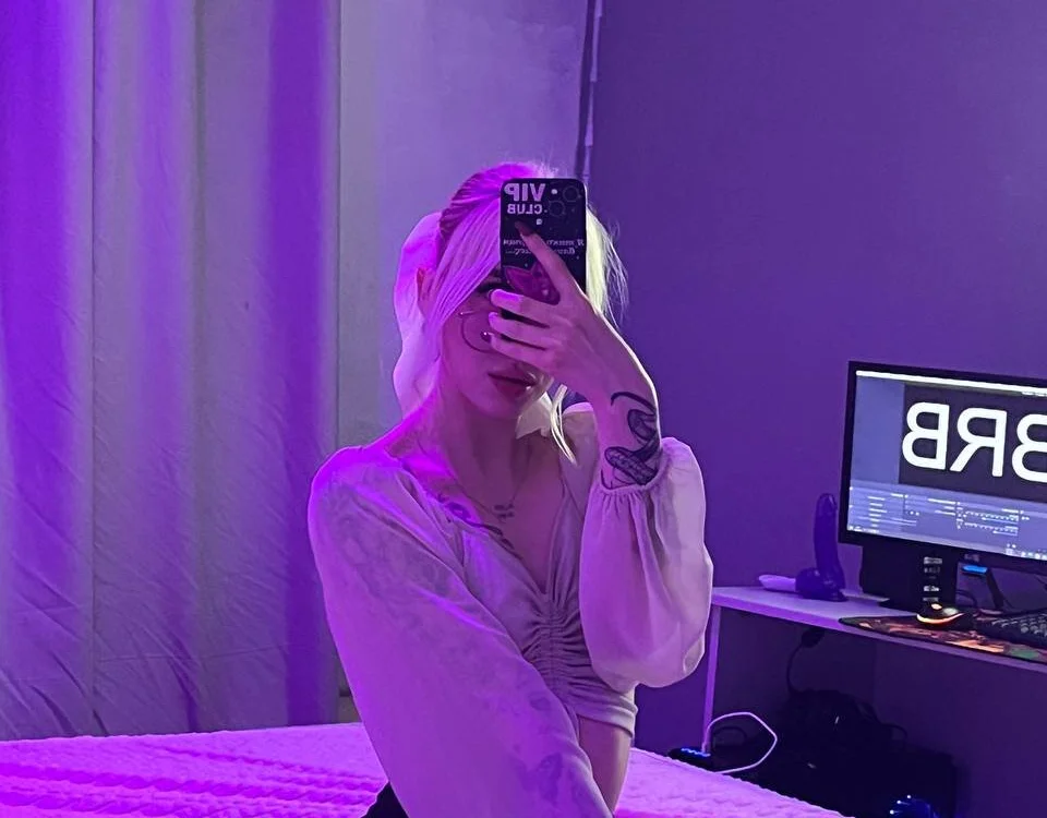 _kitEkat__'s Offline Chat Room