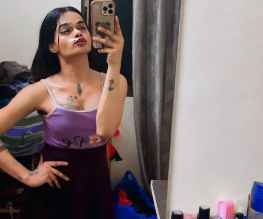 Shivani_Doll_26's Offline Chat Room
