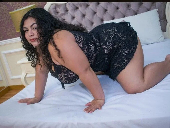 CurvyLatinGoddess Offline XXX Chat