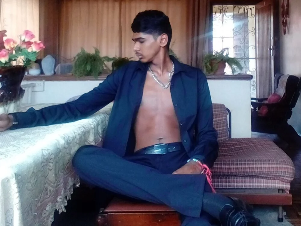 SexyDvg99 Offline XXX-chat