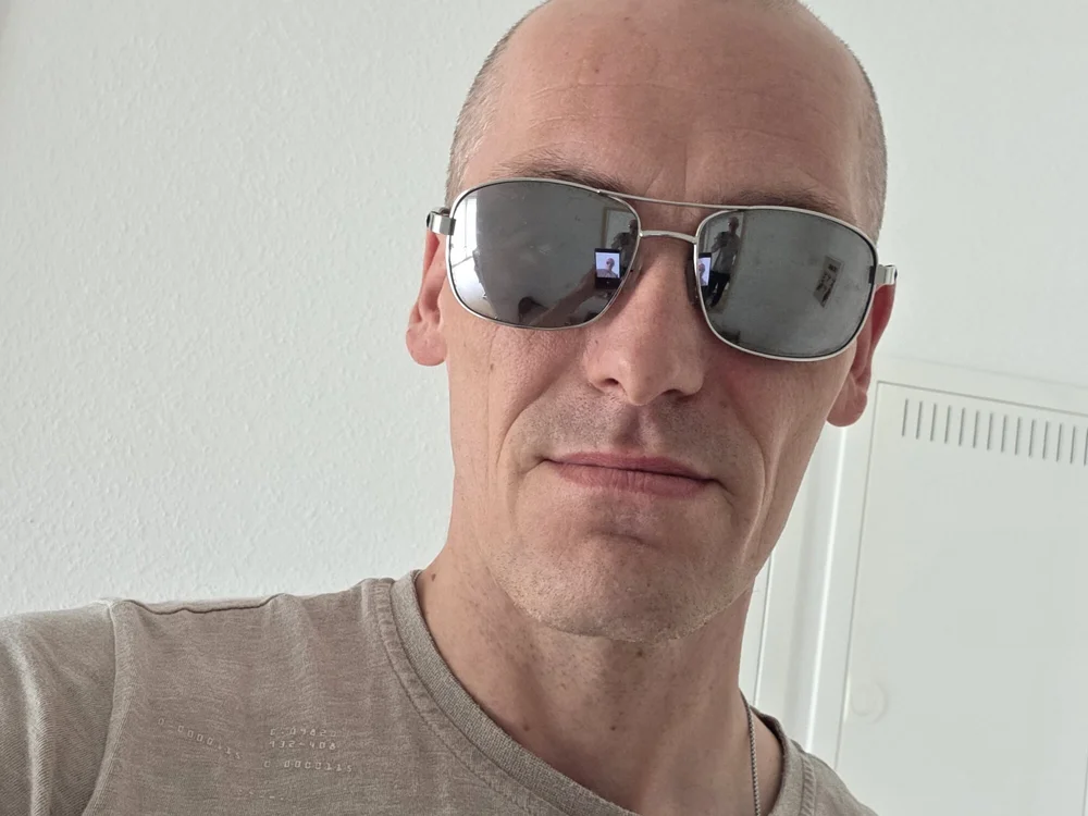 Ruslan0321's Offline Chat Room