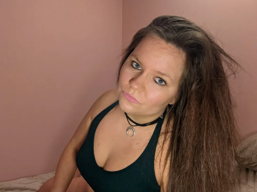 Misty_Mayx's Offline Chat Room