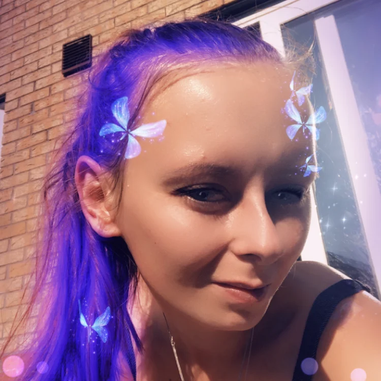 Enchanting_ChloeX's Offline Chat Room