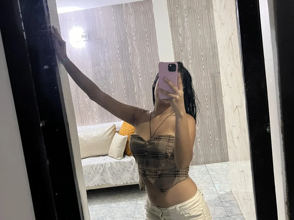 Kitty20205's Offline XXX Chat