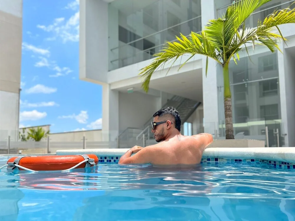 Alex_bayhas' Offline XXX Chat