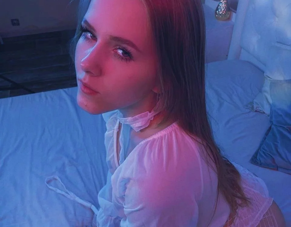 ChloeMarisam's Offline Chat Room