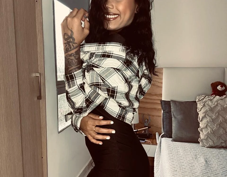 Elody_rousse's Offline XXX Chat