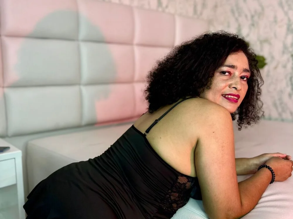 Bianca_Millf 離線 XXX 聊天