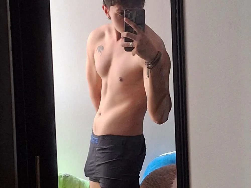 Milo_Storm Chat XXX offline