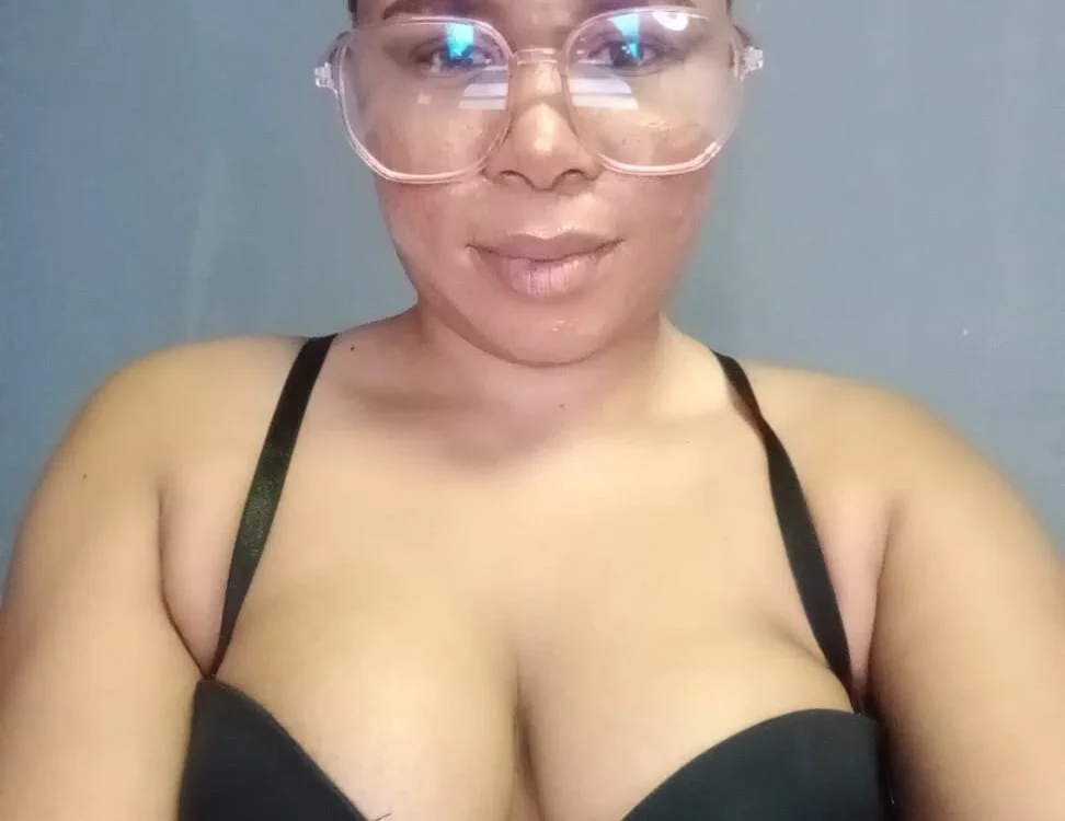 PreggyDesire cam model