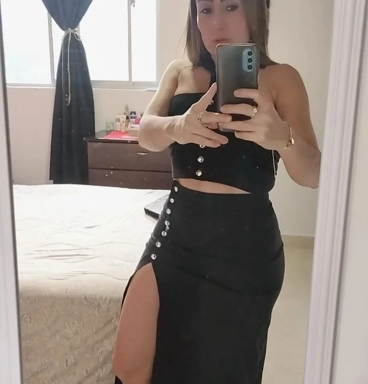 Thaila_Gold offline chatrum