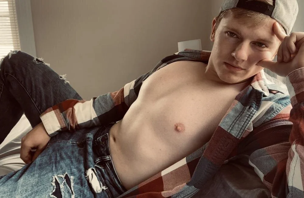 bigassblondboy18 offline chatrum