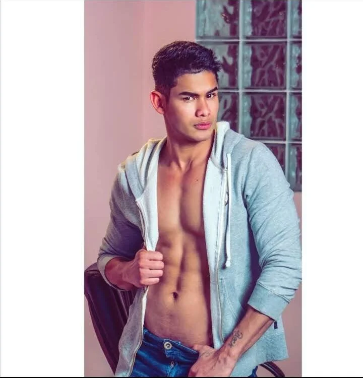 blade_strong's Offline XXX Chat