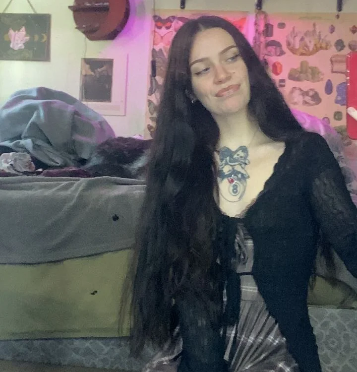 AstridMay's Offline Chat Room
