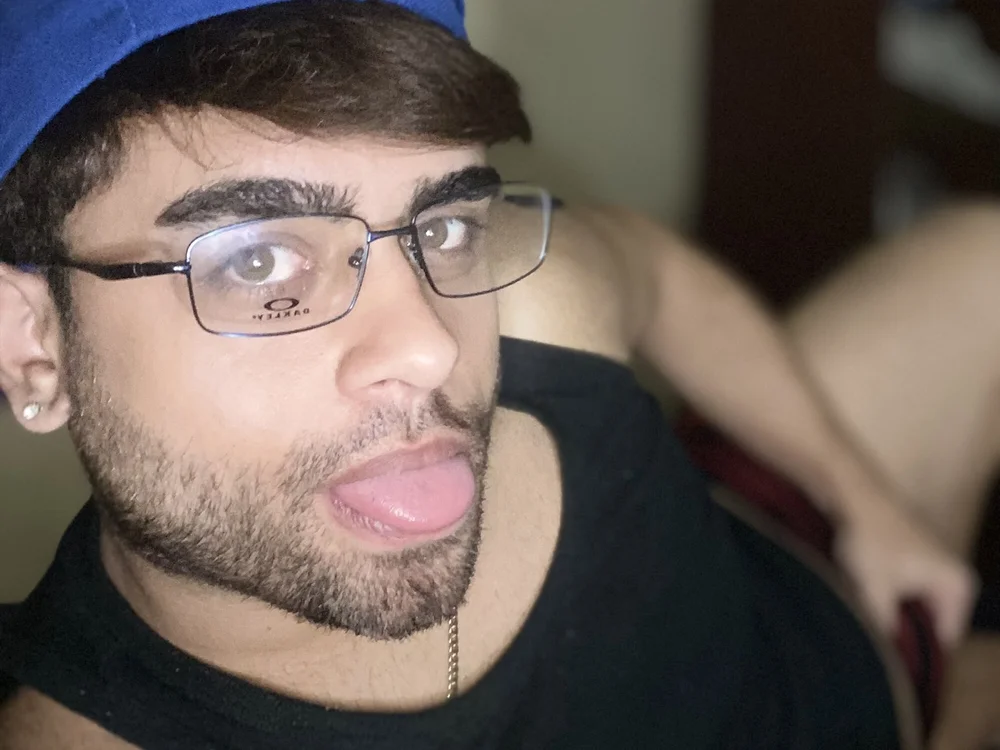 BigLatinBoy's Offline Chat Room