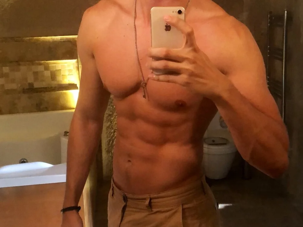 thick_cock39 offline XXX-chat