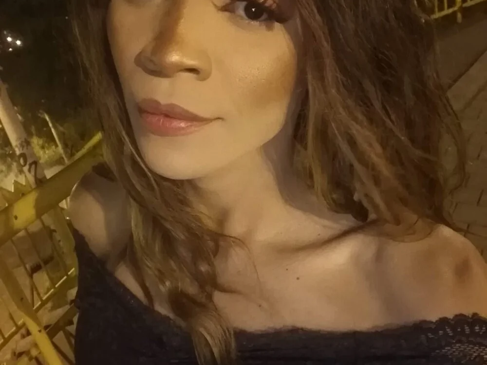 Brihanna_sexxx's Offline XXX Chat