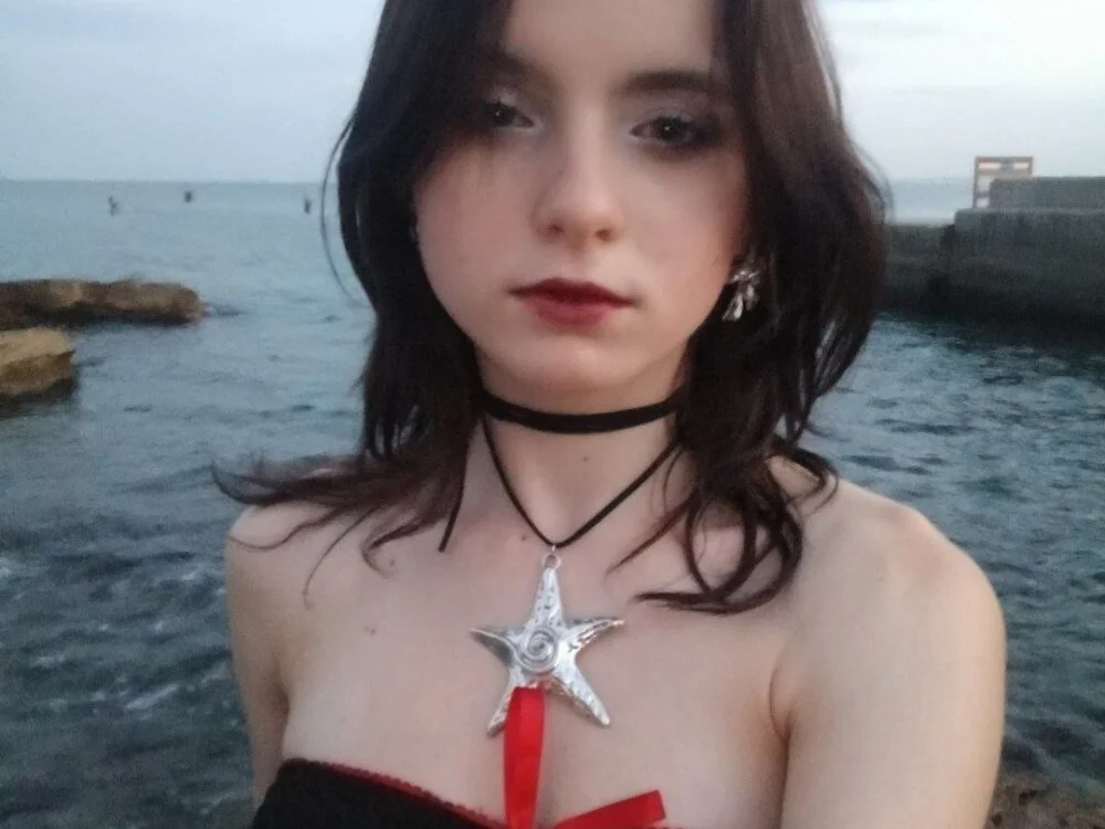 VivienneRo offline XXX-chat