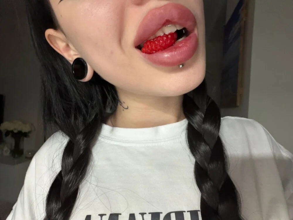 IvyAshworth: συνομιλία ΧΧΧ εκτός σύνδεσης