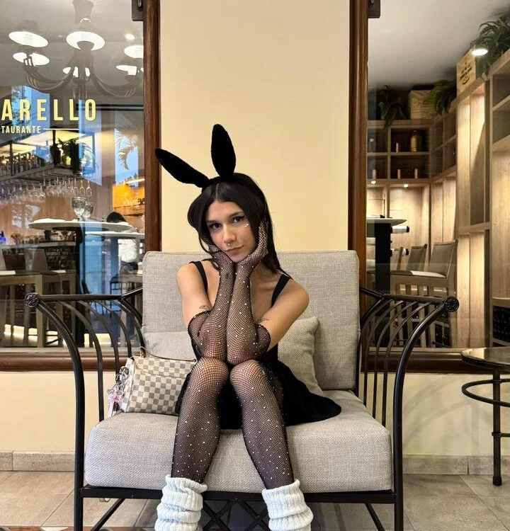 Aurora_James offline chatrum