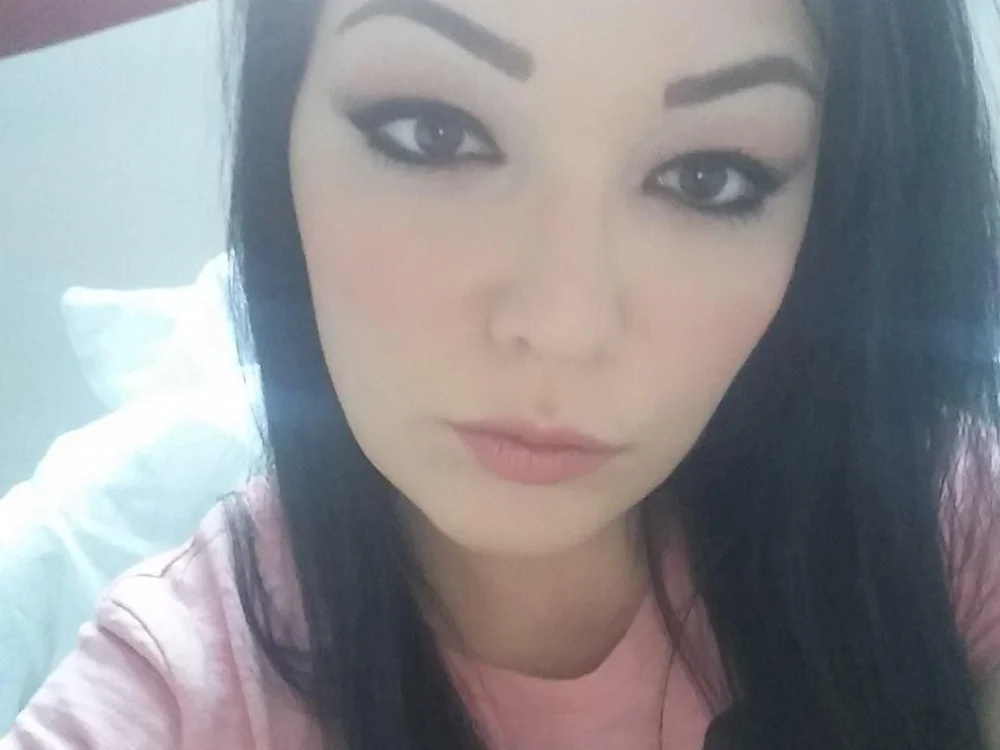 Emanuela12's Offline Chat Room