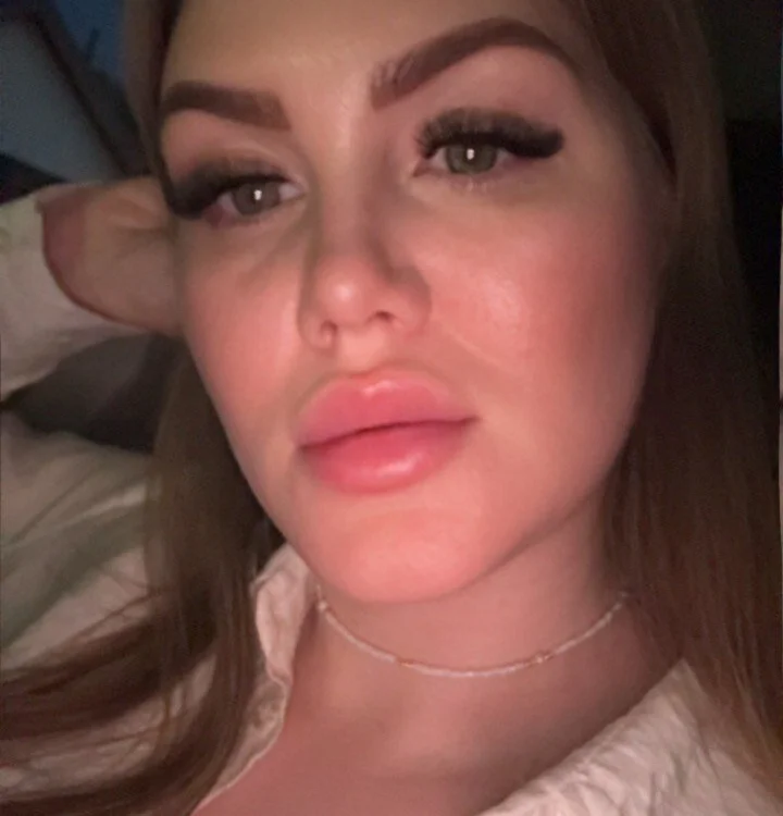 sweet___buns' Offline Chat Room