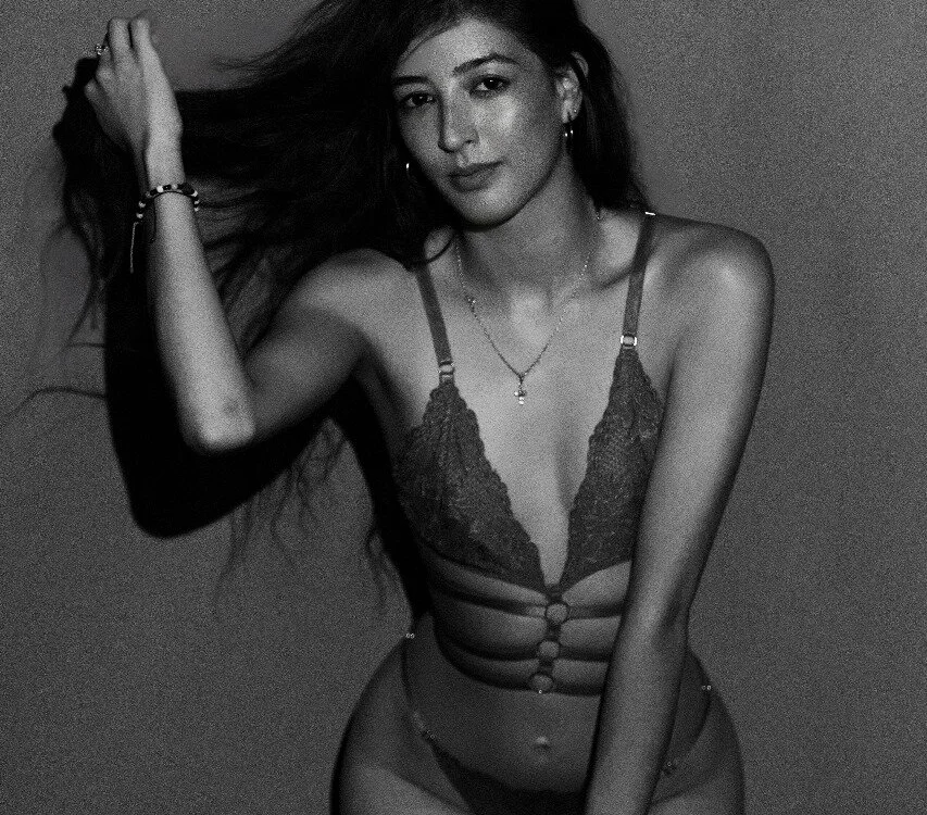 Czat XXX offline – AdharaHamilton_