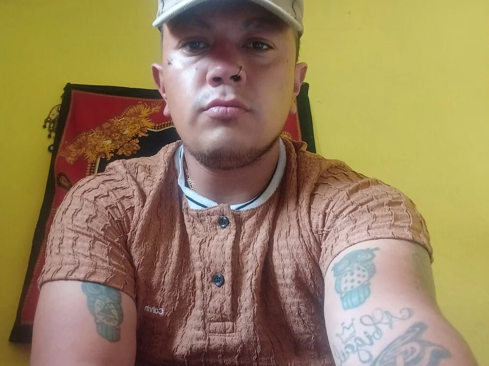 emiliosexmex's Offline XXX Chat