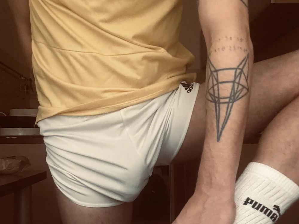 ห้องแชทออฟไลน์ของ KinkyTracksuit