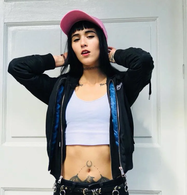 Raven_1312's Offline XXX Chat