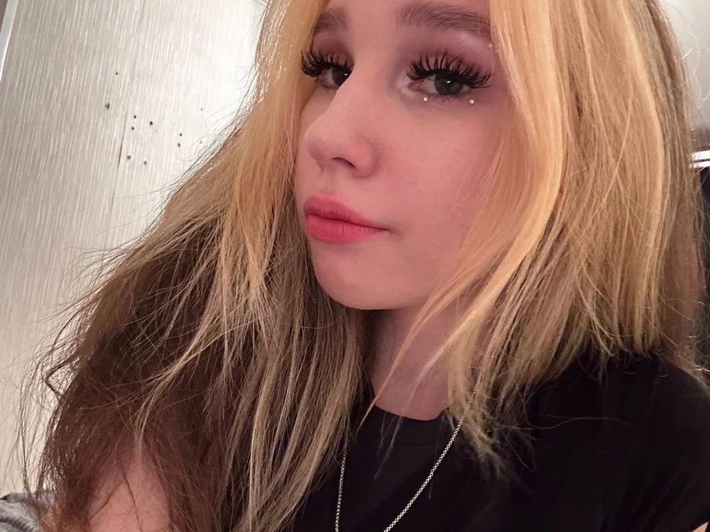 eva_farvix's Offline Chat Room