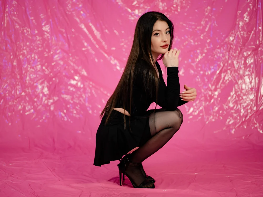 Emily_Lessn Offline XXX chat