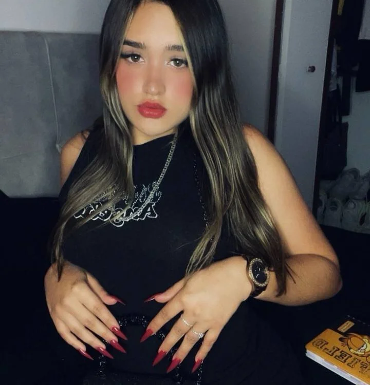 lexa_wild Adlı Modelin Çevrimdışı XXX Sohbeti
