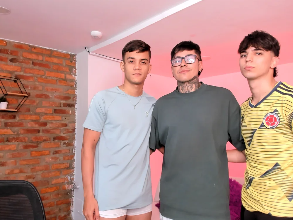 Spaceboyss18 Offline XXX-Chat