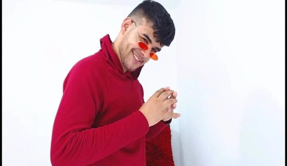 JONATAN_BIGDICK offline chatrum
