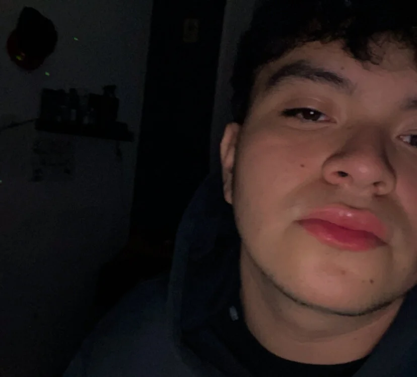 roi_1234's Offline Chat Room