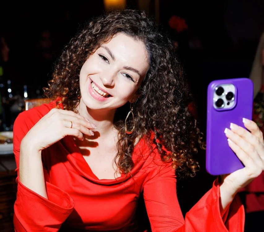 CherryTemptt Adlı Modelin Çevrimdışı Sohbet Odası
