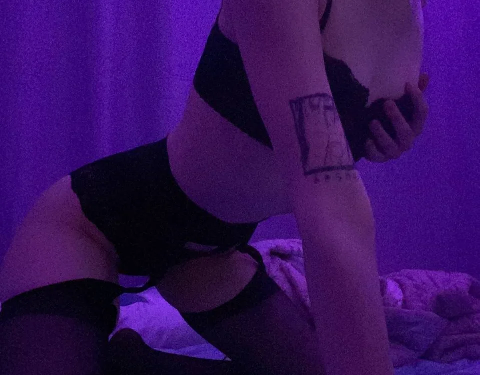 Julia_Charm cam model