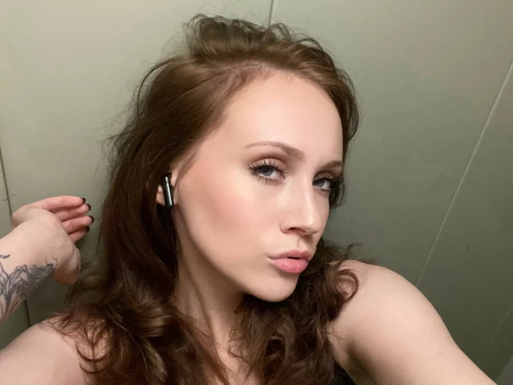 Julia_Keller's Offline XXX Chat