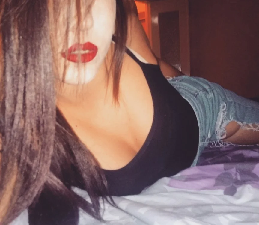 Tiara_hot's Offline XXX Chat