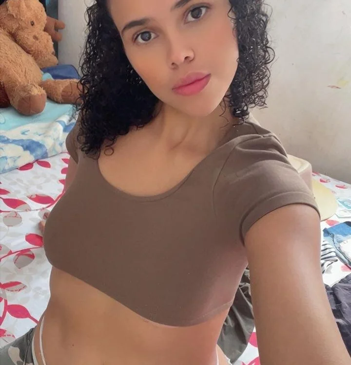 MilaNovak1 離線 XXX 聊天