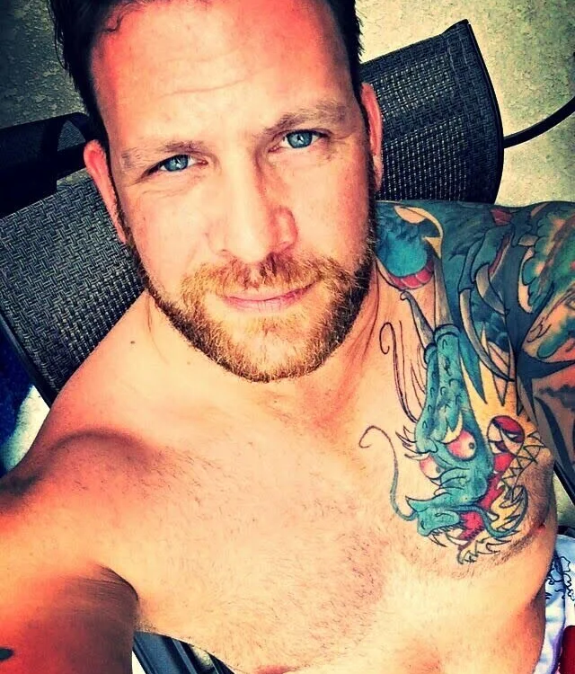 Offline XXX chat Tattooednakedguy