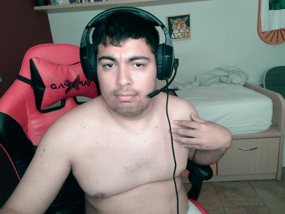 Martigato3 Offline XXX-chat