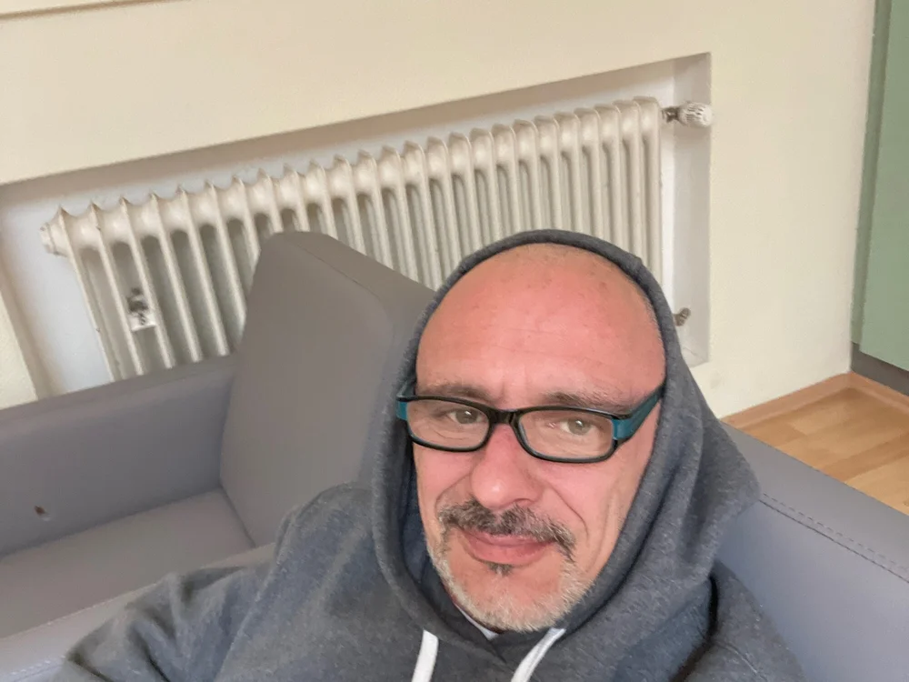 Eggi69's Offline Chat Room