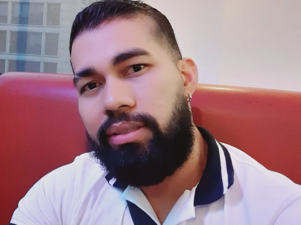 hotblack17's Offline Chat Room