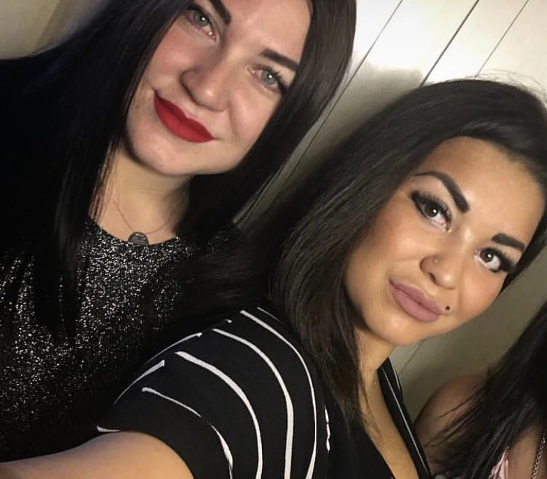 CandiceBrenda's Offline Chat Room