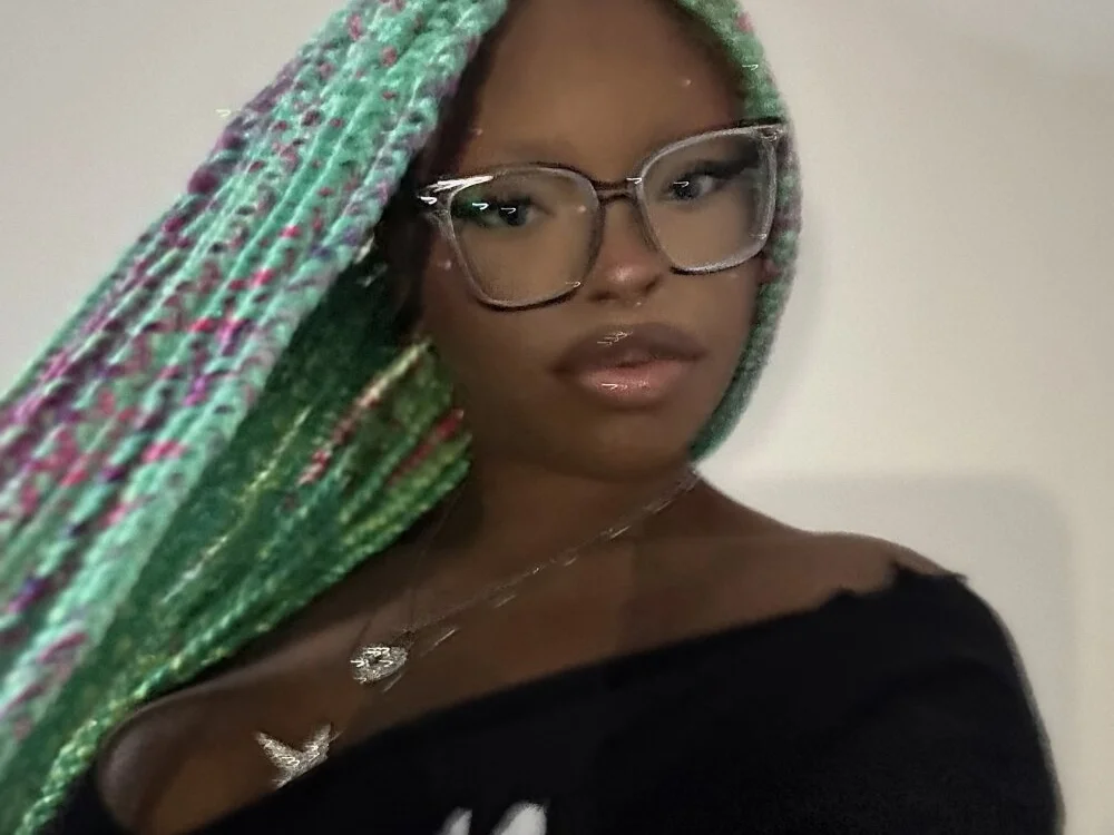 th33h0neyb33's Offline XXX Chat