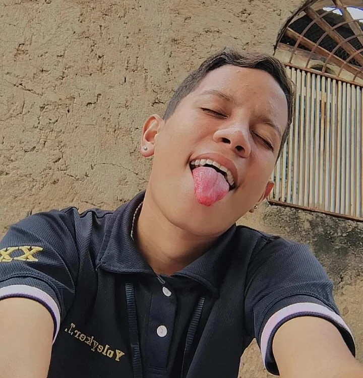 Sexy_littleboy_ Offline XXX Chat