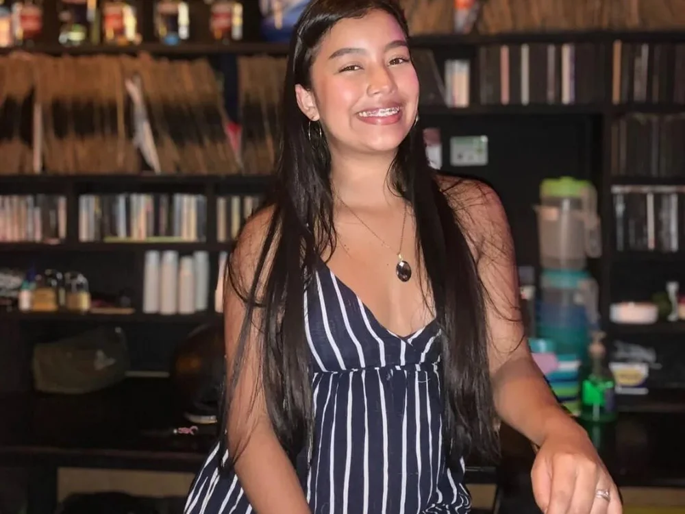 liz_and_katii's Offline XXX Chat